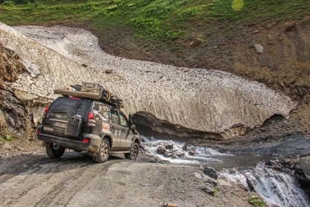 crossing glacier overlanding