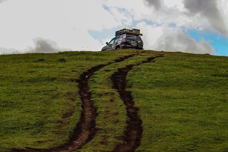 drive up to mount kazbegi